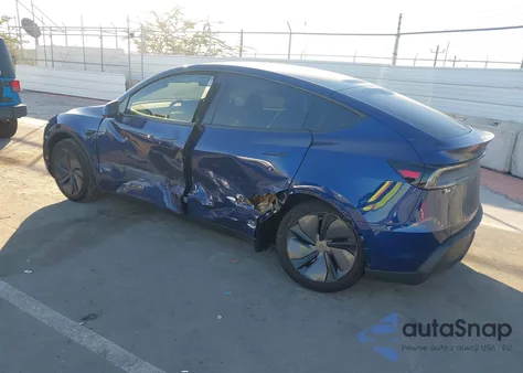 2026 Tesla Model Y Long Range Dual Motor All-Wheel Drive z USA, uszkodzony, nr VIN 7SAYGDED4TF433993